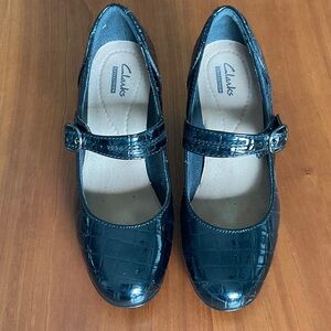 Clarks Glossy Black Croc-Patterned Mary Janes